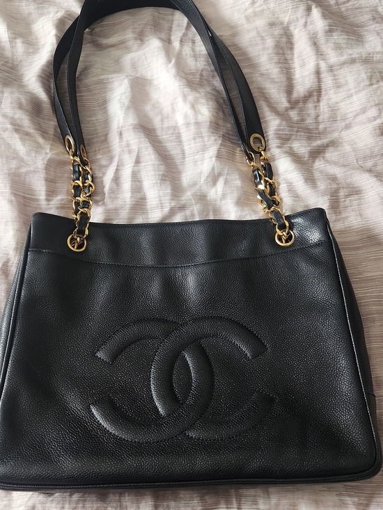 CHANEL Handbags - CHANEL VINTAGE Black Quilted CC-Logo Chain Shoulder Bag with Gold Hardware